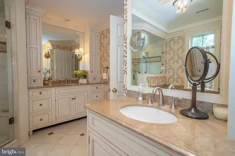 Bath - 225 Ravenscliff Rd, Wayne, PA 19087 photo 5 of 9