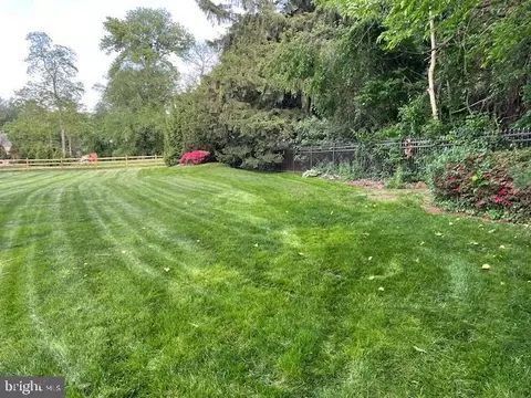 Exterior - 225 Ravenscliff Rd, Wayne, PA 19087 photo 12 of 16