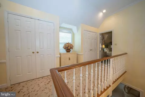 Entry Way - 225 Ravenscliff Rd, Wayne, PA 19087 photo 3 of 4