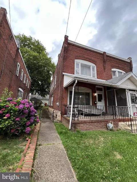 325 Lloyd St, Chester, PA 19013