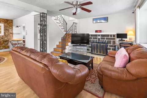 Living - 103 Kenmore Rd, Upper Darby, PA 19082 photo 1 of 2