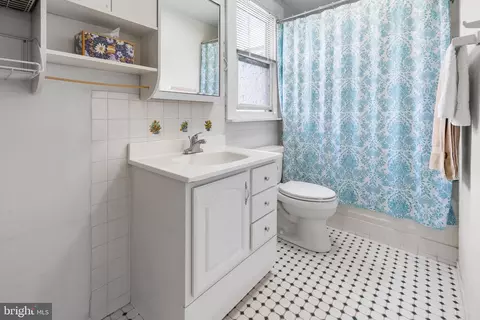 Bath - 103 Kenmore Rd, Upper Darby, PA 19082 photo 1 of 2