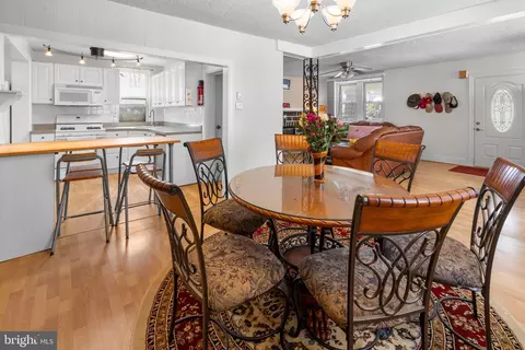 Dining - 103 Kenmore Rd, Upper Darby, PA 19082 photo 2 of 3