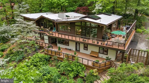 5 Clark Dr, Newtown Square, PA 19073