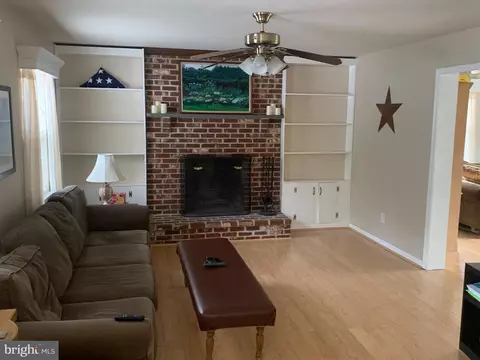 2004 Robert Burns Dr, Aston, PA 19014 photo 14