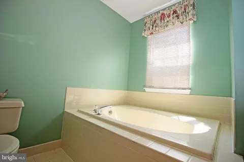 2004 Robert Burns Dr, Aston, PA 19014 photo 24