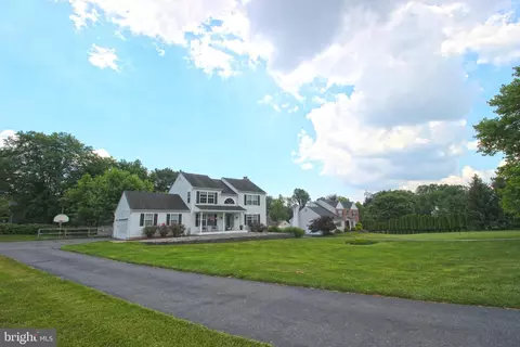 2004 Robert Burns Dr, Aston, PA 19014 photo 3