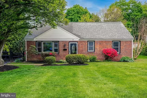 28 Longwood Dr, Wayne, PA 19087