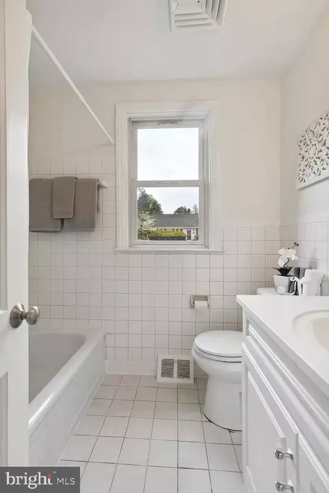 28 Longwood Dr, Wayne, PA 19087 photo 5