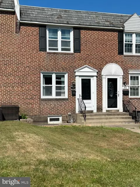 306 Westpark Ln, Clifton Heights, PA 19018