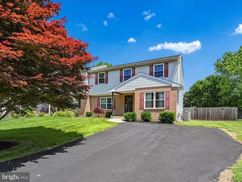 4036 Yorktown Dr, Ogden, PA 19061
