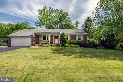 237 Fawnhill Rd, Broomall, PA 19008