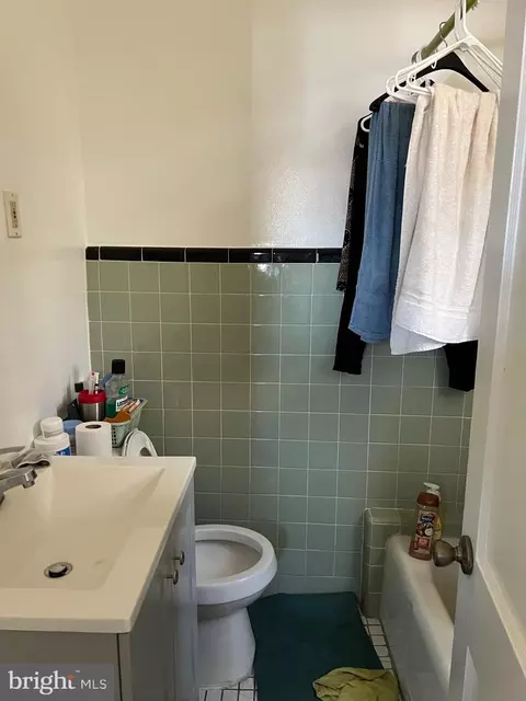 Bath - 98 Lamport Rd, Upper Darby, PA 19082 photo 1 of 2