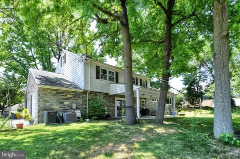 Exterior - 1020 Edwards Dr, Springfield, PA 19064 photo 5 of 6