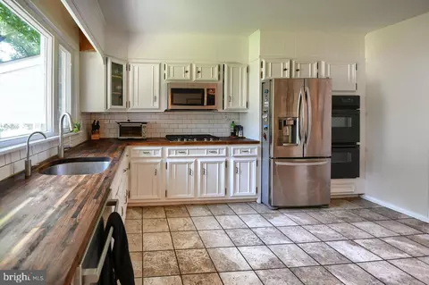 Kitchen - 1020 Edwards Dr, Springfield, PA 19064 photo 2 of 2