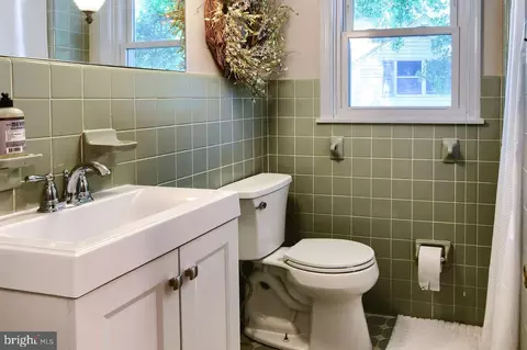 Bath - 1020 Edwards Dr, Springfield, PA 19064 photo 1 of 2