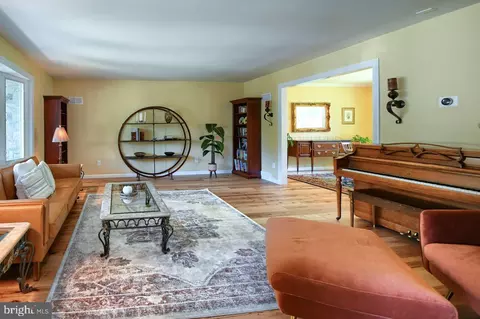 Living - 1020 Edwards Dr, Springfield, PA 19064 photo 2 of 3