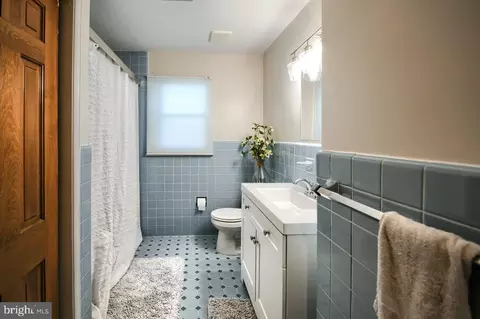 Bath - 1020 Edwards Dr, Springfield, PA 19064 photo 2 of 2