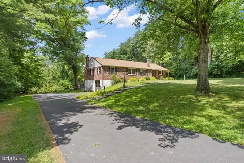 25 Longview Rd, Glen Mills, PA 19342