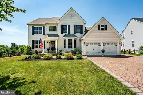 81 Overlook Cir, Garnet Valley, PA 19060