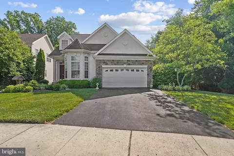 19 Kings Ct, Boothwyn, PA 19061