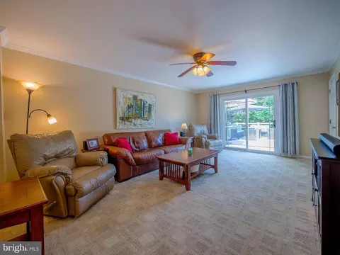 Living - 4012 Washington Dr, Ogden, PA 19061 photo 3 of 5