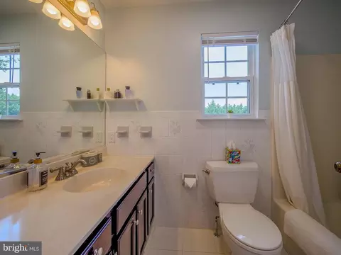 Bath - 4012 Washington Dr, Ogden, PA 19061 photo 3 of 6