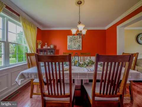 Dining - 4012 Washington Dr, Ogden, PA 19061 photo 3 of 3