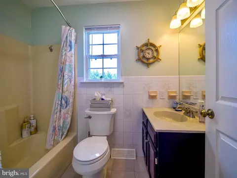 Bath - 4012 Washington Dr, Ogden, PA 19061 photo 6 of 6