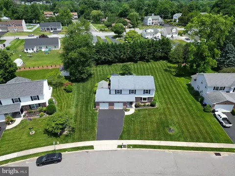 4012 Washington Dr, Ogden, PA 19061