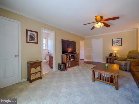 Living - 4012 Washington Dr, Ogden, PA 19061 photo 5 of 5