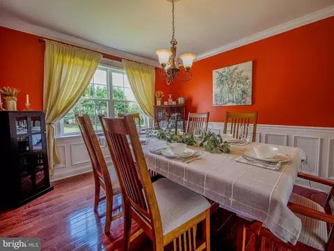 Dining - 4012 Washington Dr, Ogden, PA 19061 photo 2 of 3