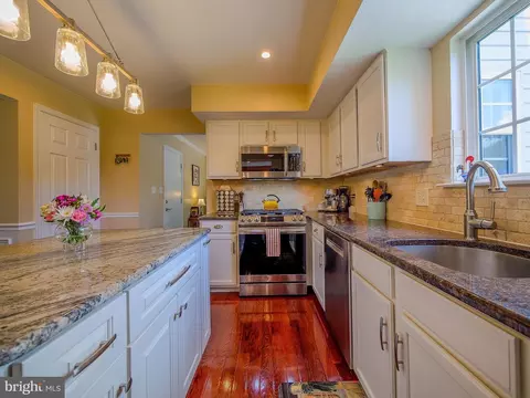 Kitchen - 4012 Washington Dr, Ogden, PA 19061 photo 3 of 4
