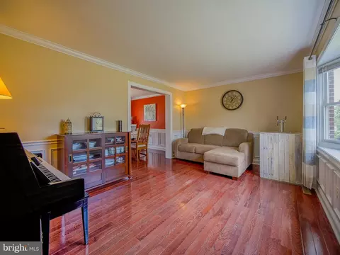 Living - 4012 Washington Dr, Ogden, PA 19061 photo 1 of 5