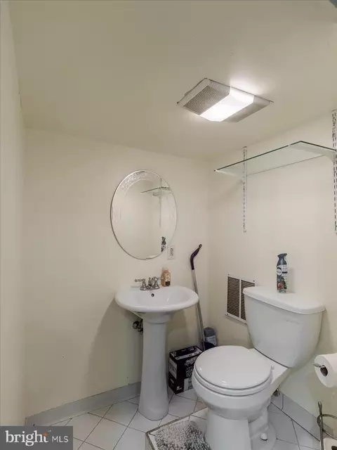 Bath - 232 Sherbrook Blvd, Upper Darby, PA 19082 photo 3 of 3
