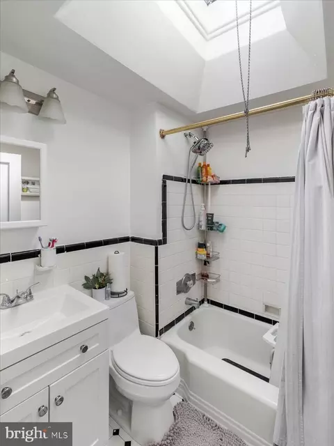 Bath - 232 Sherbrook Blvd, Upper Darby, PA 19082 photo 1 of 3