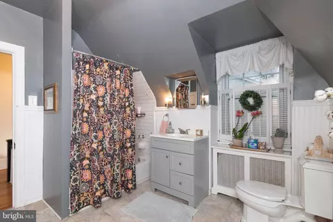 Bath - 101 S Rolling Rd, Springfield, PA 19064 photo 1 of 1