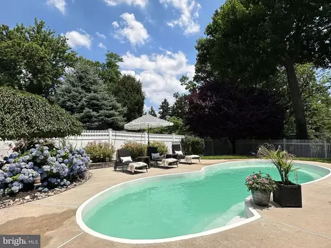 Exterior - 101 S Rolling Rd, Springfield, PA 19064 photo 4 of 4