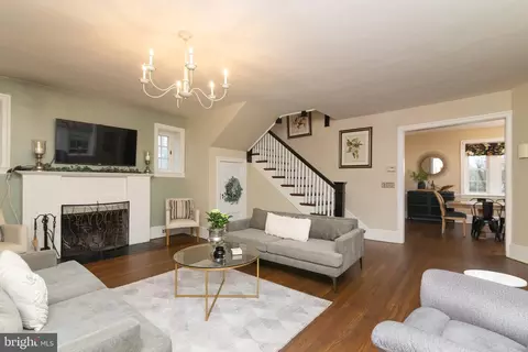 Living - 101 S Rolling Rd, Springfield, PA 19064 photo 1 of 1