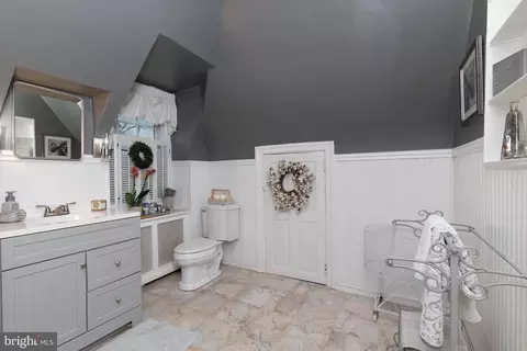Entry Way - 101 S Rolling Rd, Springfield, PA 19064 photo 2 of 3