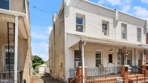 218 Thurlow St, Chester, PA 19013