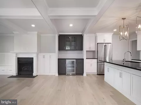 Living - 206 Bloomingdale Ave, Wayne, PA 19087 photo 3 of 5