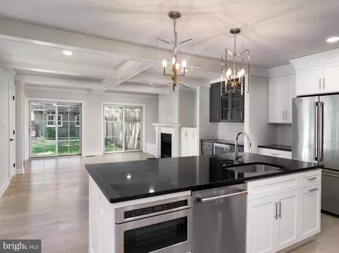 Living - 206 Bloomingdale Ave, Wayne, PA 19087 photo 1 of 5