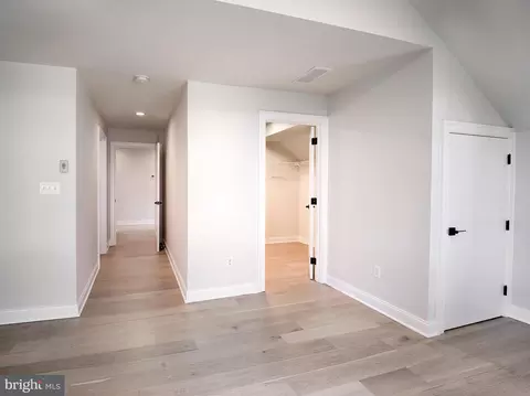 Entry Way - 206 Bloomingdale Ave, Wayne, PA 19087 photo 5 of 6