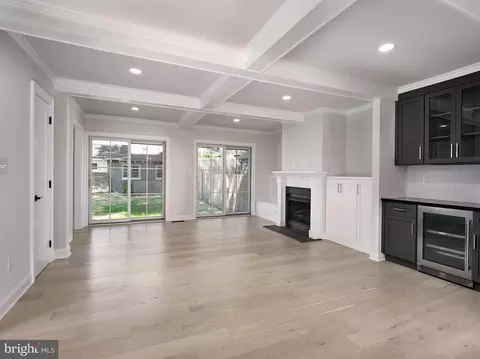Living - 206 Bloomingdale Ave, Wayne, PA 19087 photo 2 of 5