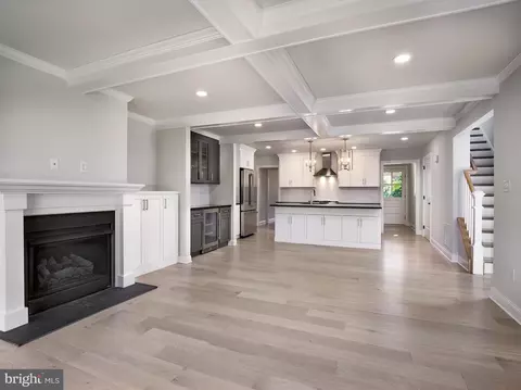 Living - 206 Bloomingdale Ave, Wayne, PA 19087 photo 4 of 5