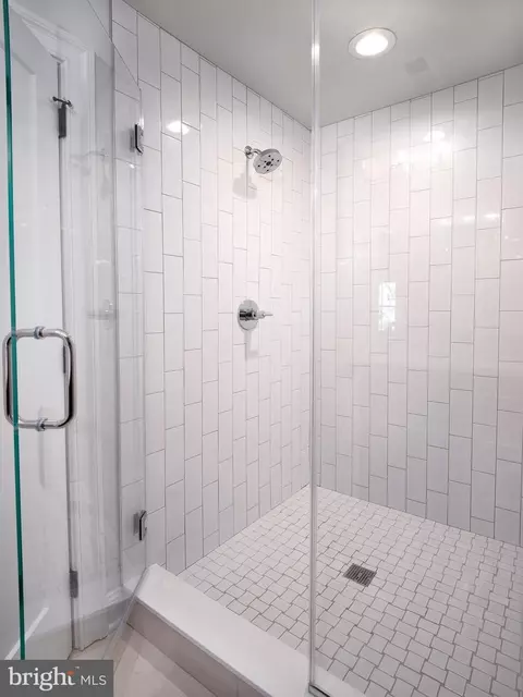 Bath - 206 Bloomingdale Ave, Wayne, PA 19087 photo 3 of 5