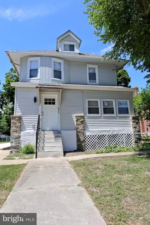 851 13th Ave, Prospect Park, PA 19076