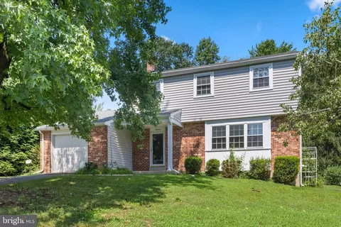 13 Winding Way, Ogden, PA 19061