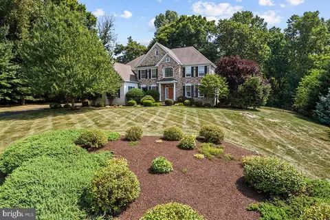 1100 Darczuk Dr, Garnet Valley, PA 19060